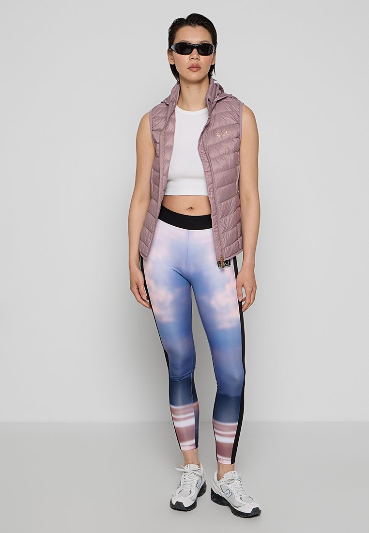 EA7 Emporio Armani Lauftights Media 2
