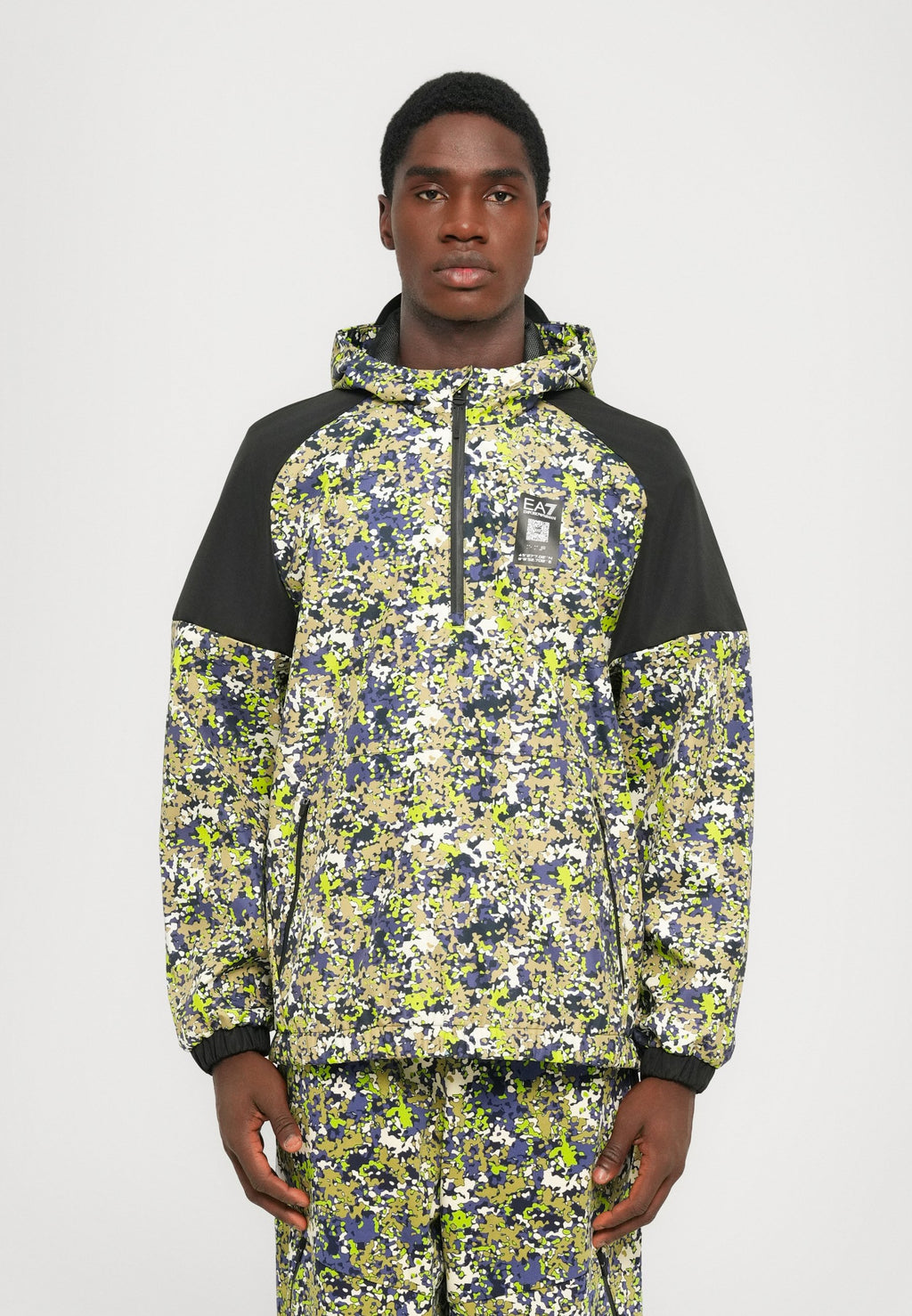 TRAIN VISIBILITY JACKET GRAPHIC Media 3