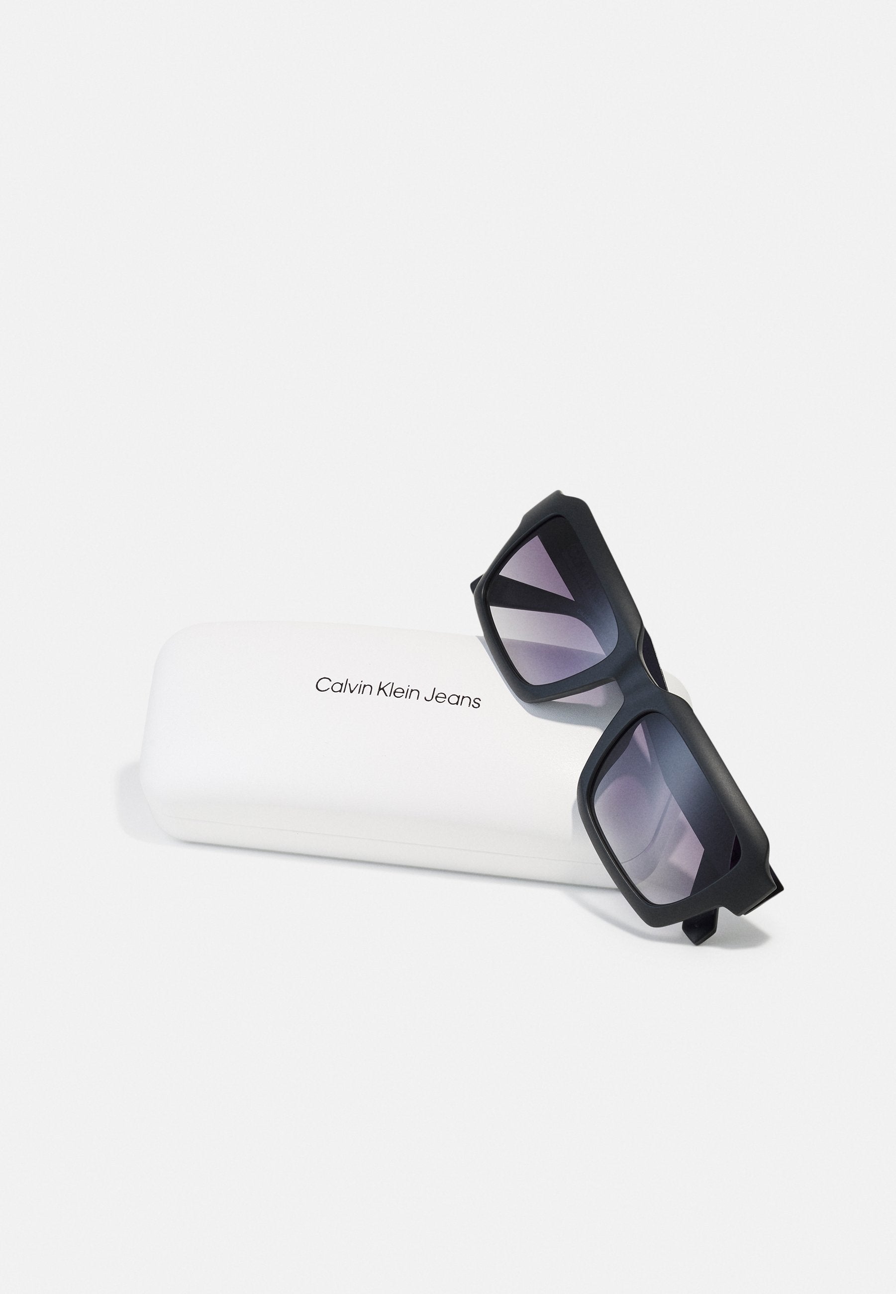 UNISEX Media 4
