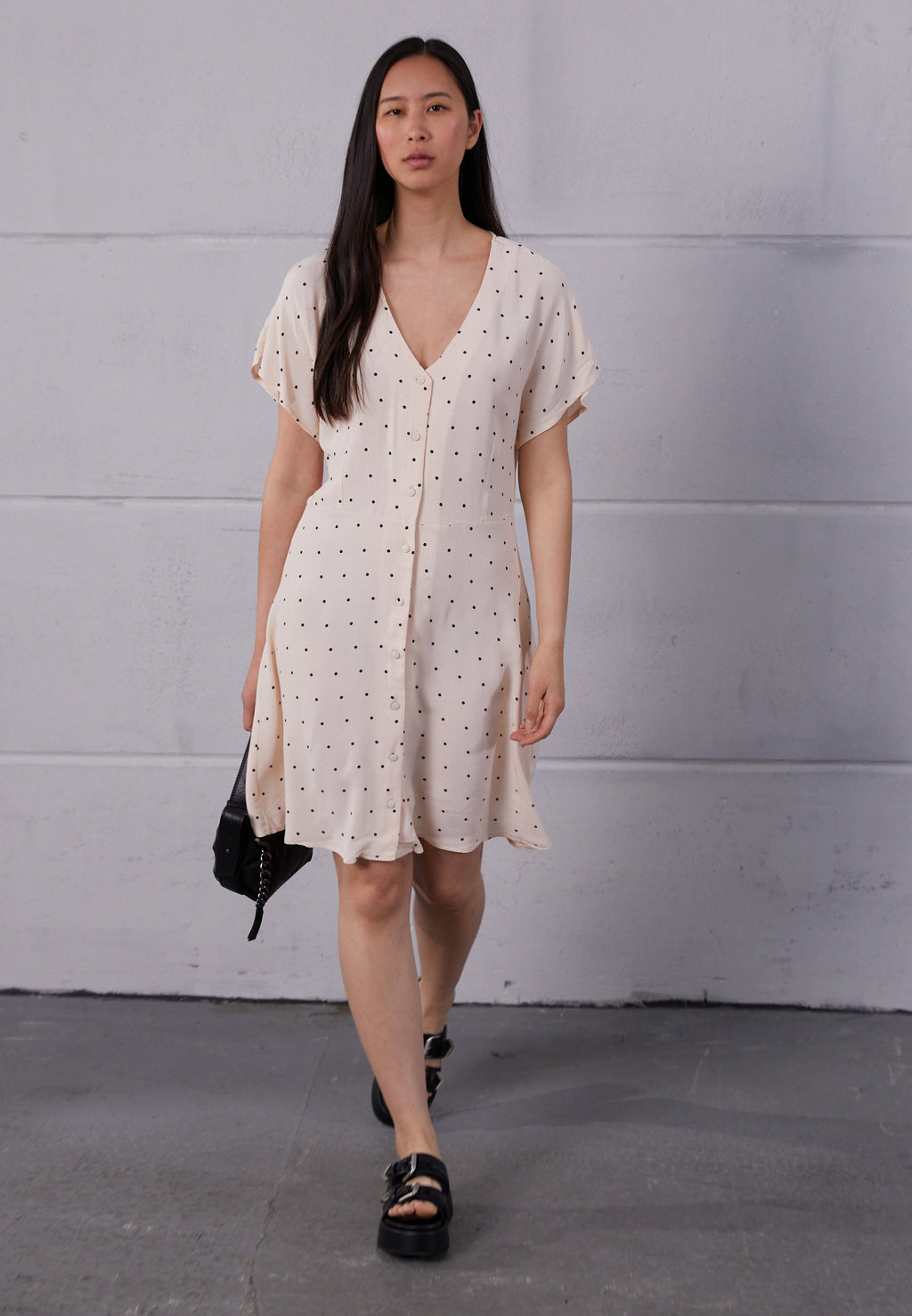NA-KD BUTTON FRONT DRESS