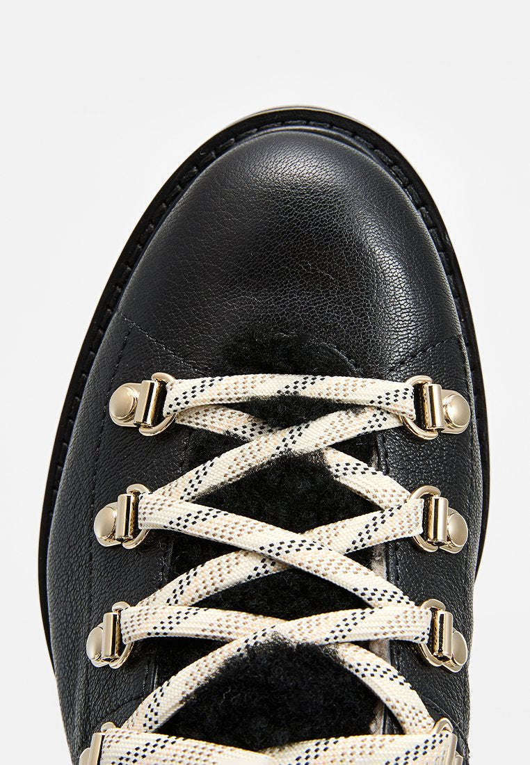 Jimmy Choo ESHE