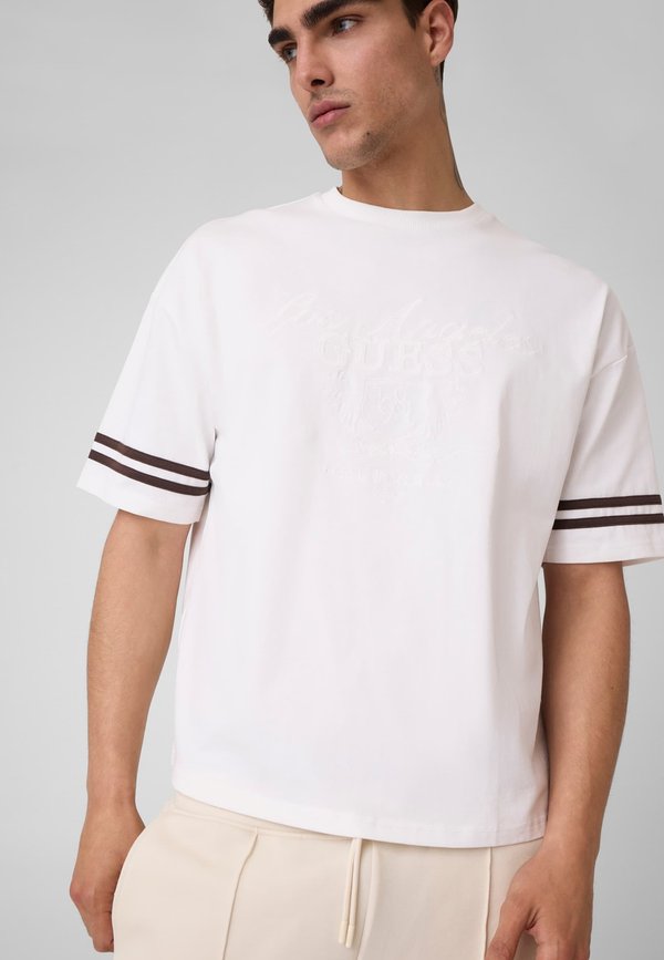 Guess SLIM FIT T-SHIRT - Print T-shirt - weiß