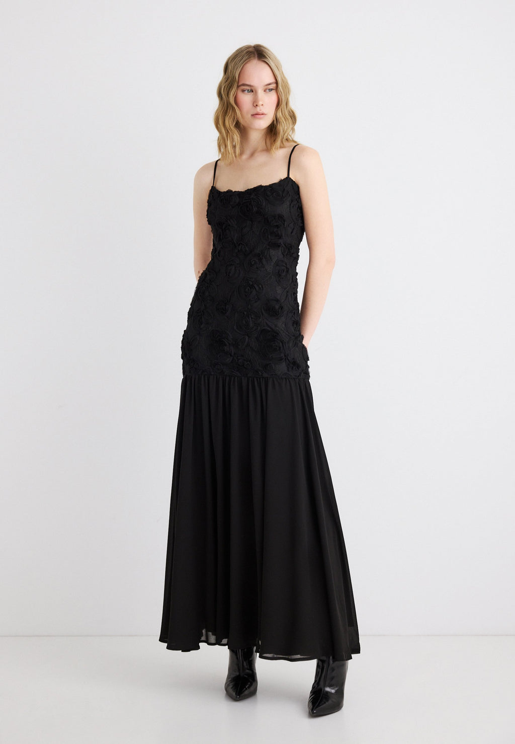 Gina Tricot EMBROIDERY DROPPED WAIST DRESS