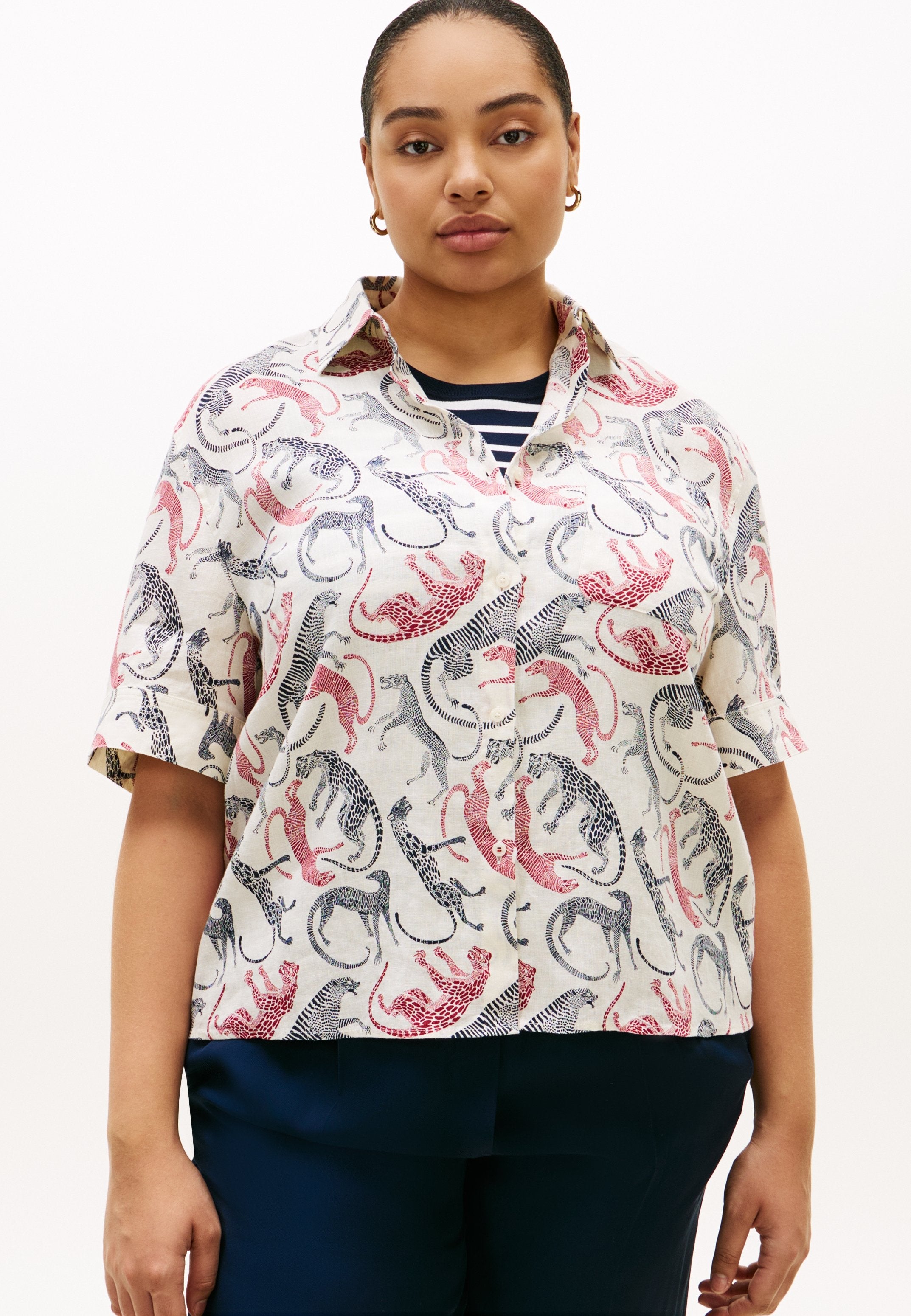 CURVE RELAXED FIT PURE LINEN SHIRT Media 3