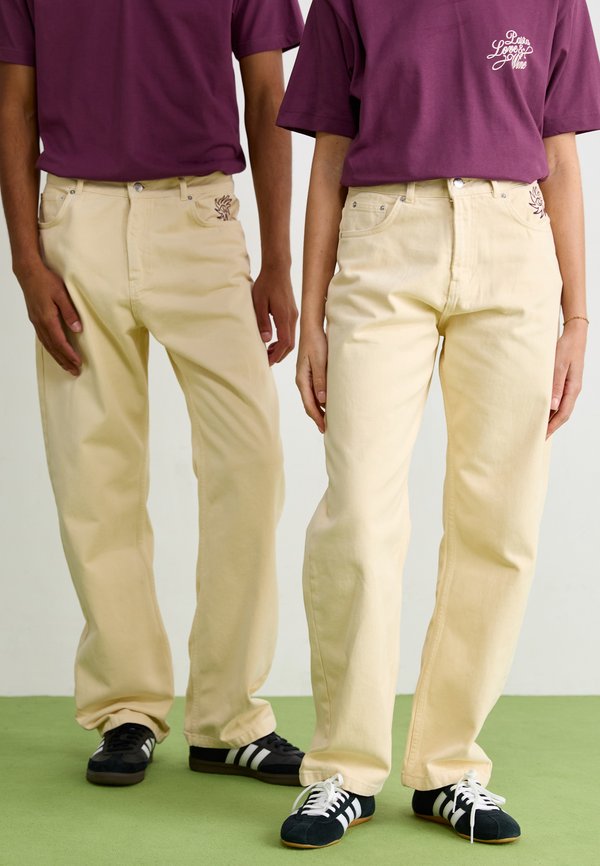 On Vacation CASUAL UNISEX