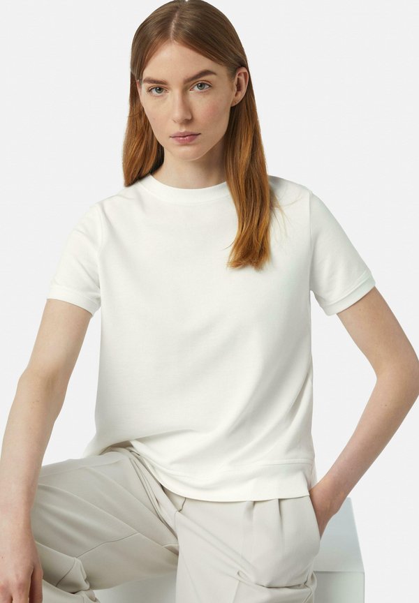 comma casual identity