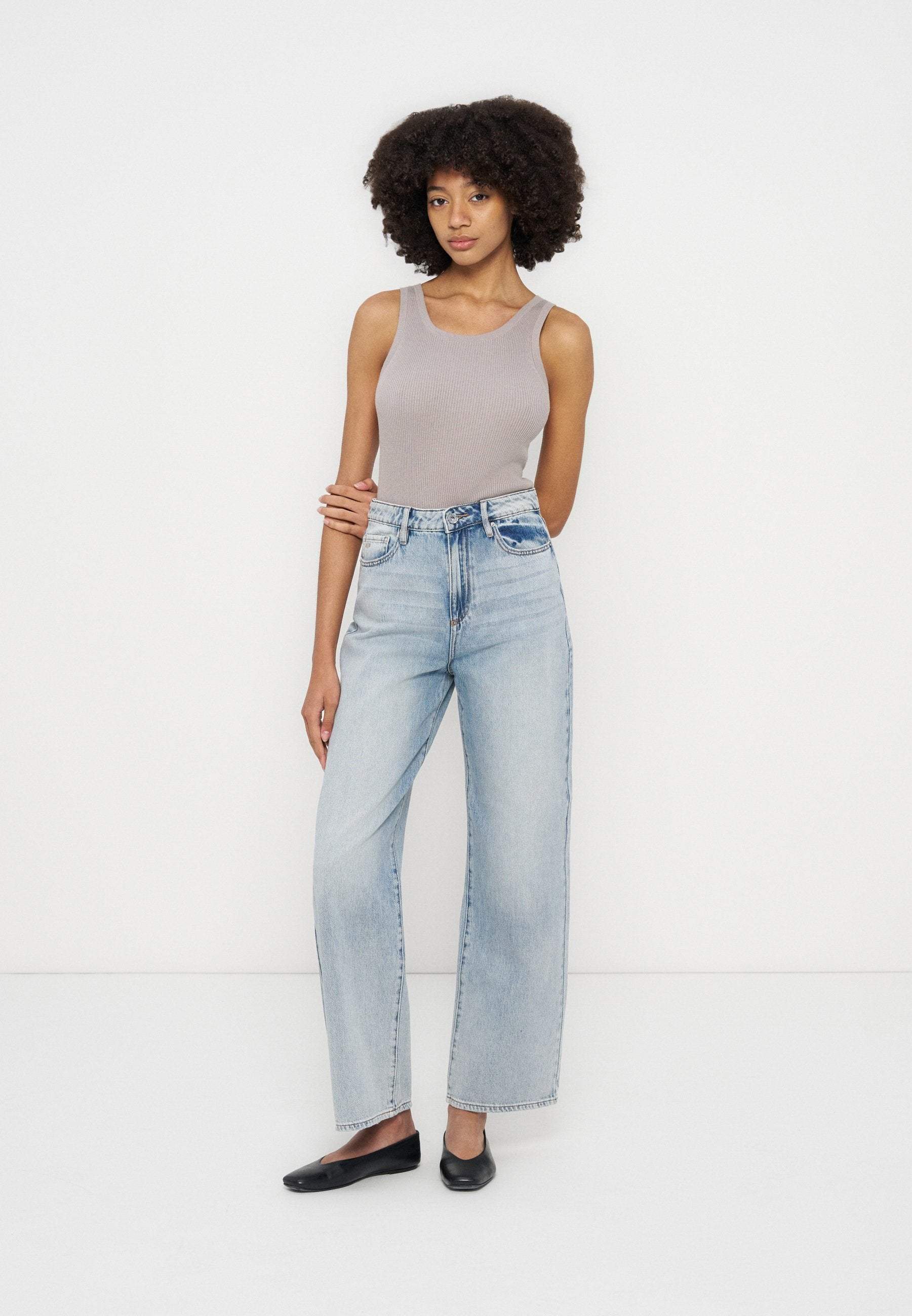 Armani Exchange Wide Leg Media 3