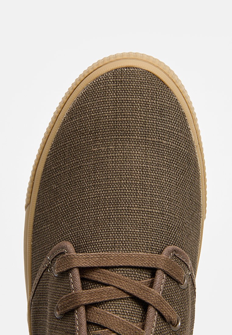 TOMS CARLO
