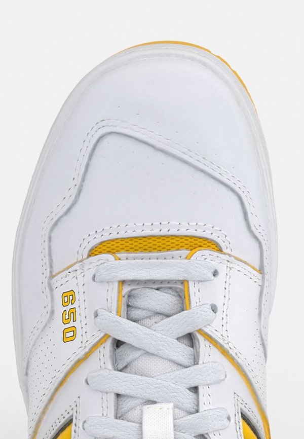 New Balance 650