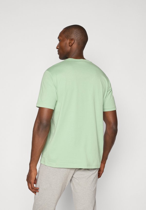 Champion SPORTSWEAR STANDARD FIT
2 PACK