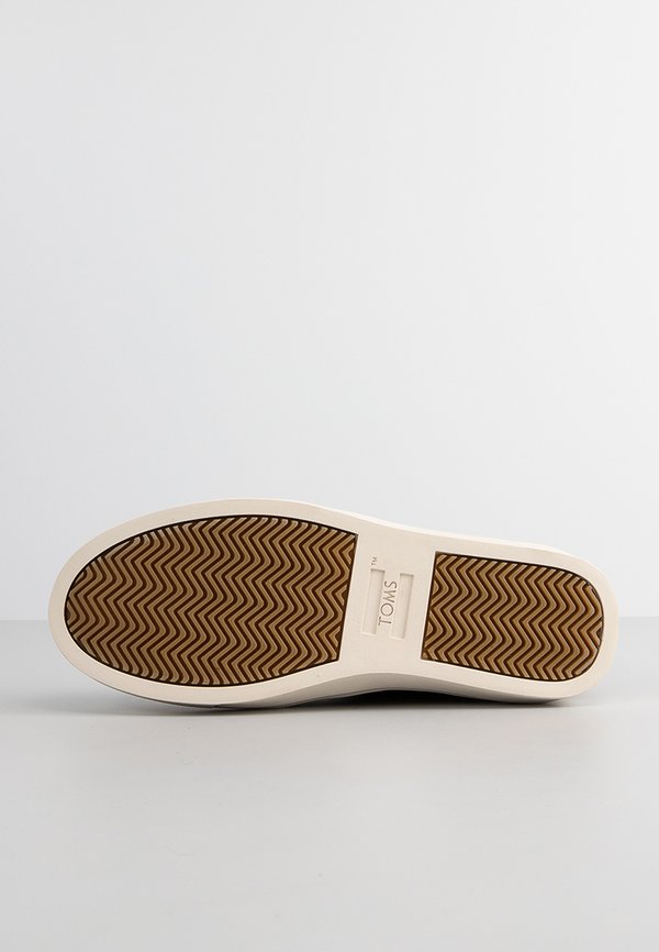 TOMS BRYCE
