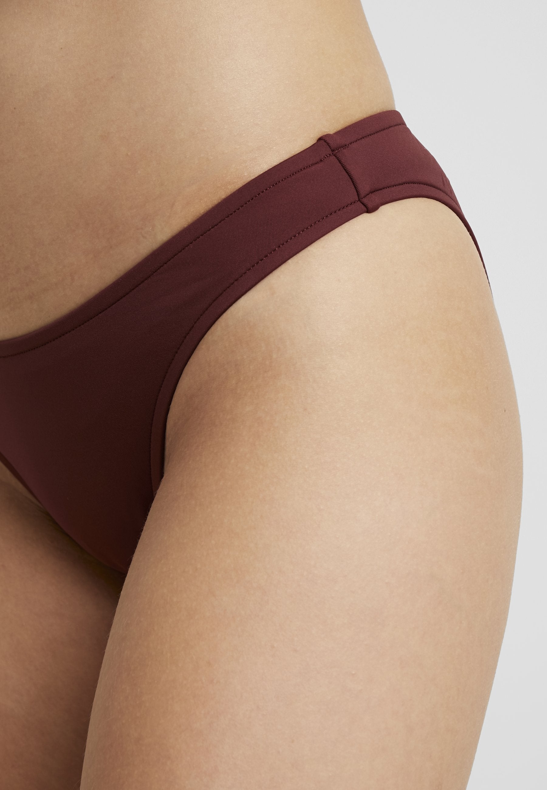 ACTIVE HIGH CUT PANT Media 5