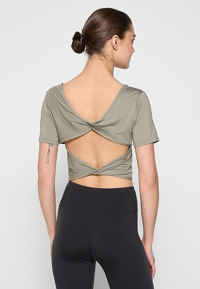 Nike Performance