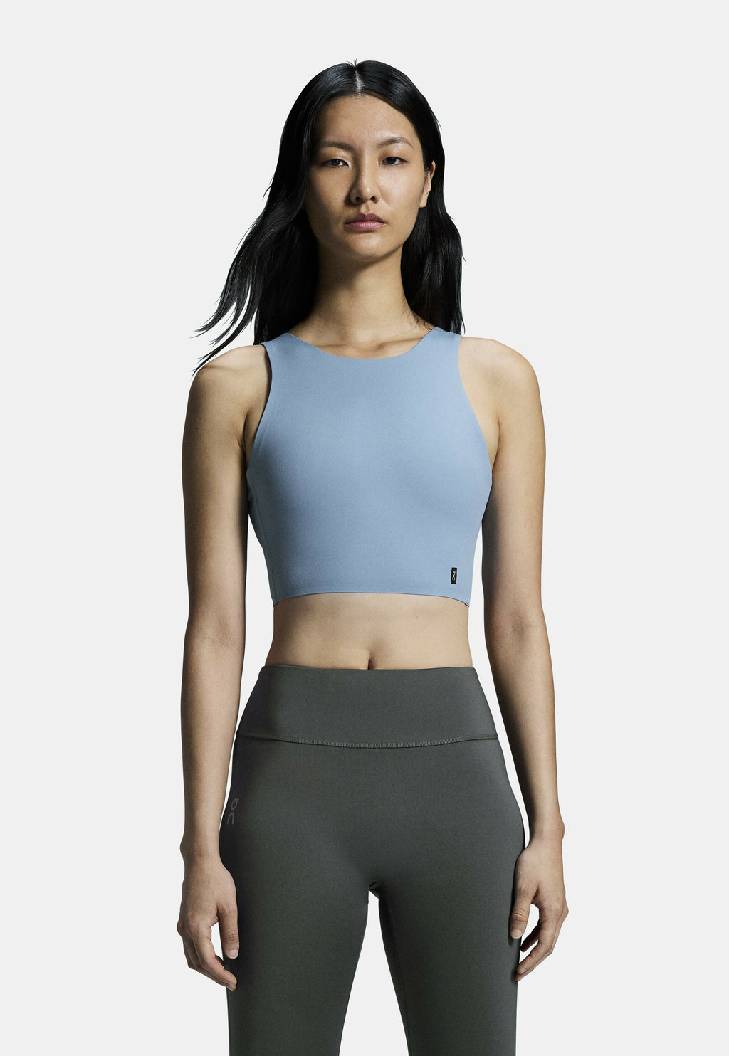 CORE 2-IN-1 CROP   Media 2