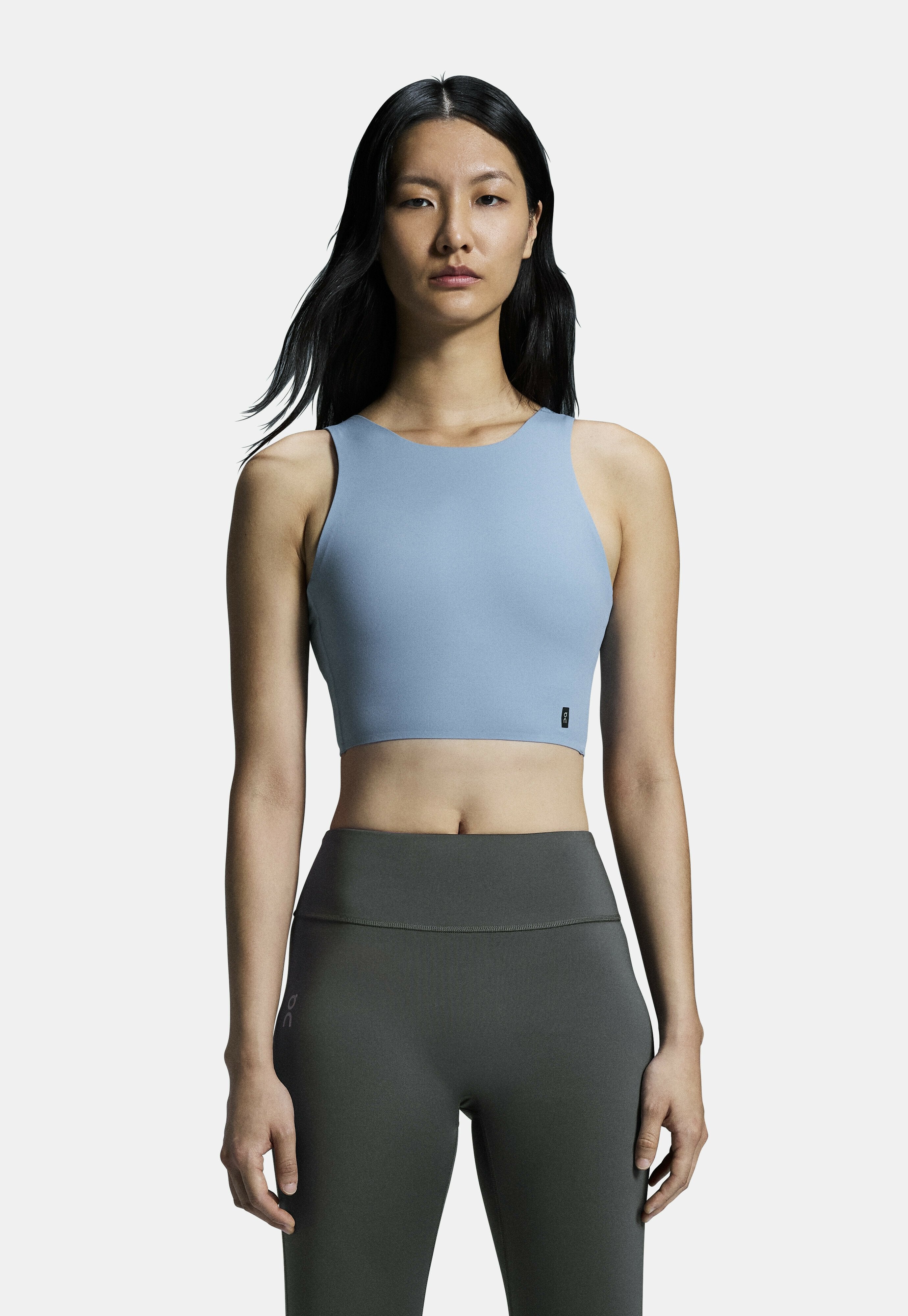 CORE 2-IN-1 CROP   Media 2