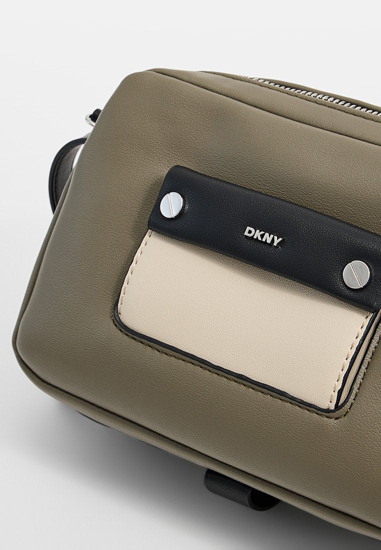 DKNY ARA