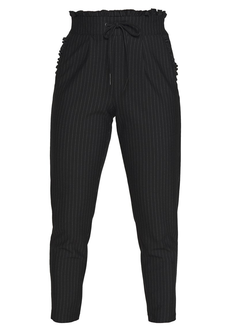 Schwarze, gestreifte Hosen mit einem rüschigen, elastischen Bund und Kordelzug. Sie verfügen über Seitentaschen und ein schmal zulaufendes Bein Design.