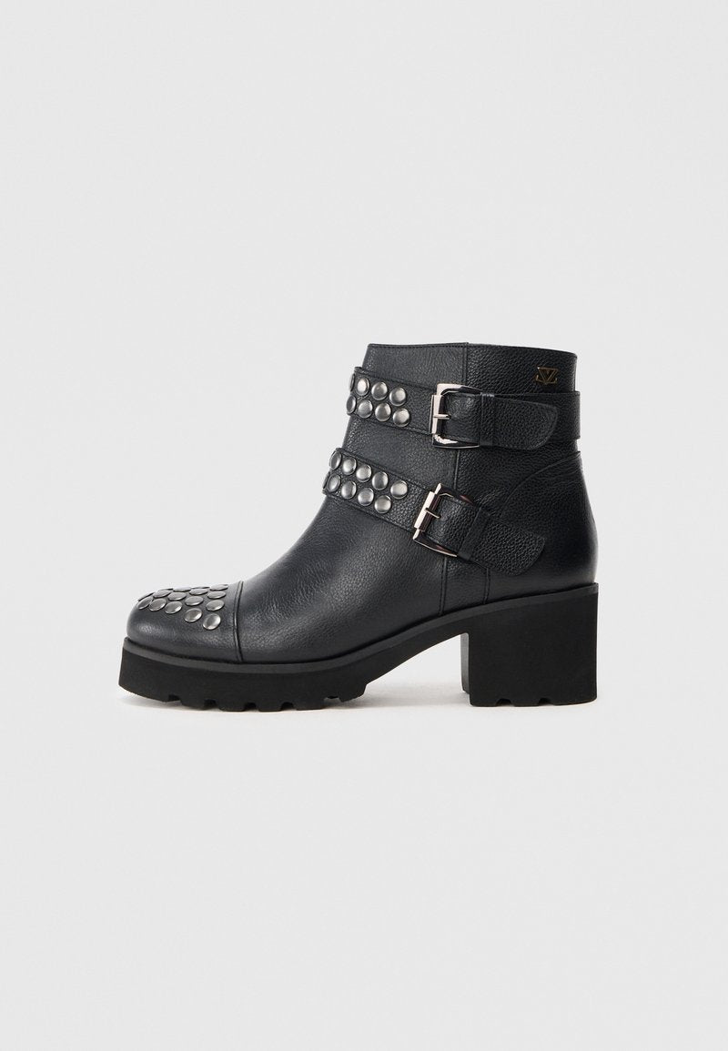 Lazamani Ankle Boot Media 1