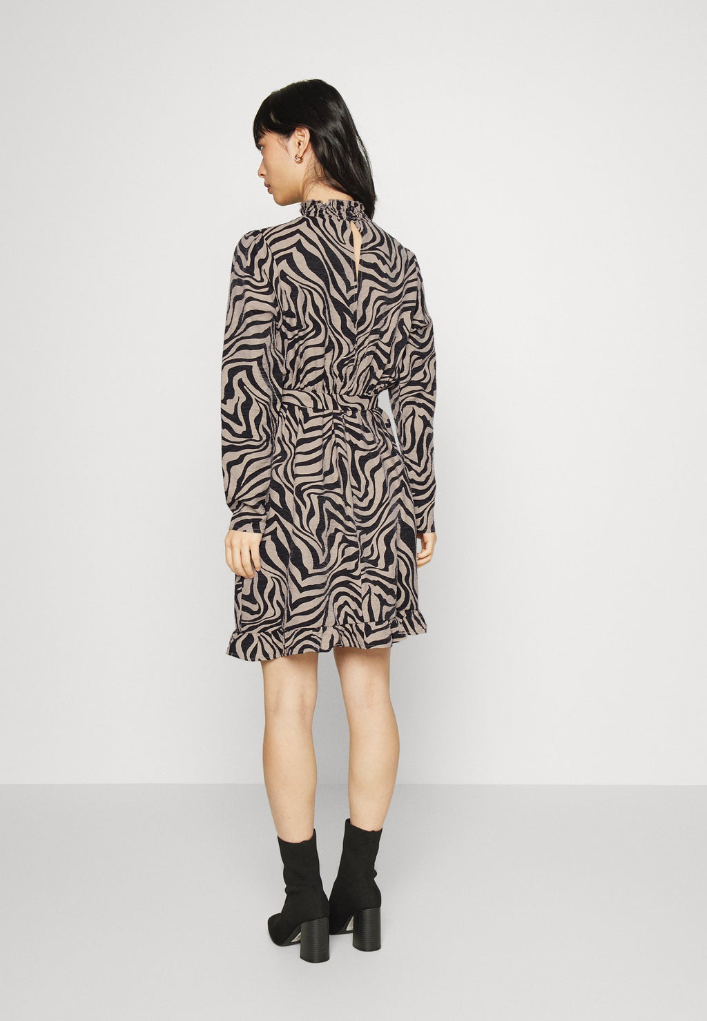 ONLVICTORIA WRAP DRESS Media 4