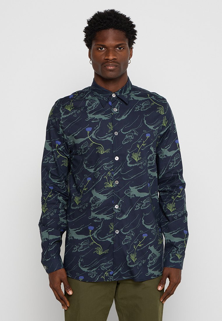 Langärmeliges Hemd aus dunkelblauem Stoff mit einem floralen Muster in Hellgrün und Blau. Mit Knopfleiste vorne, klassischem Kragen und taillierter Passform.