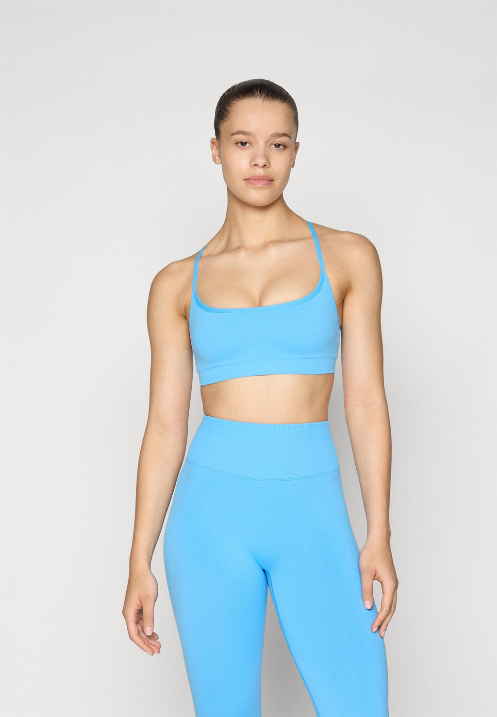 Fabletics SLEEK SEAMLESS STRAPPY LOW IMPACT BRA
