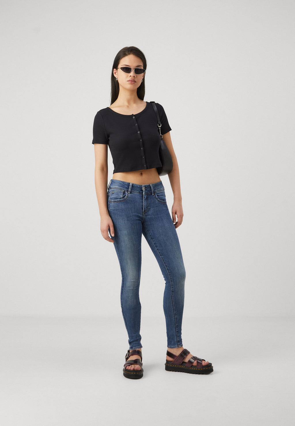 LYNN MID SUPER SKINNY WMN Media 2