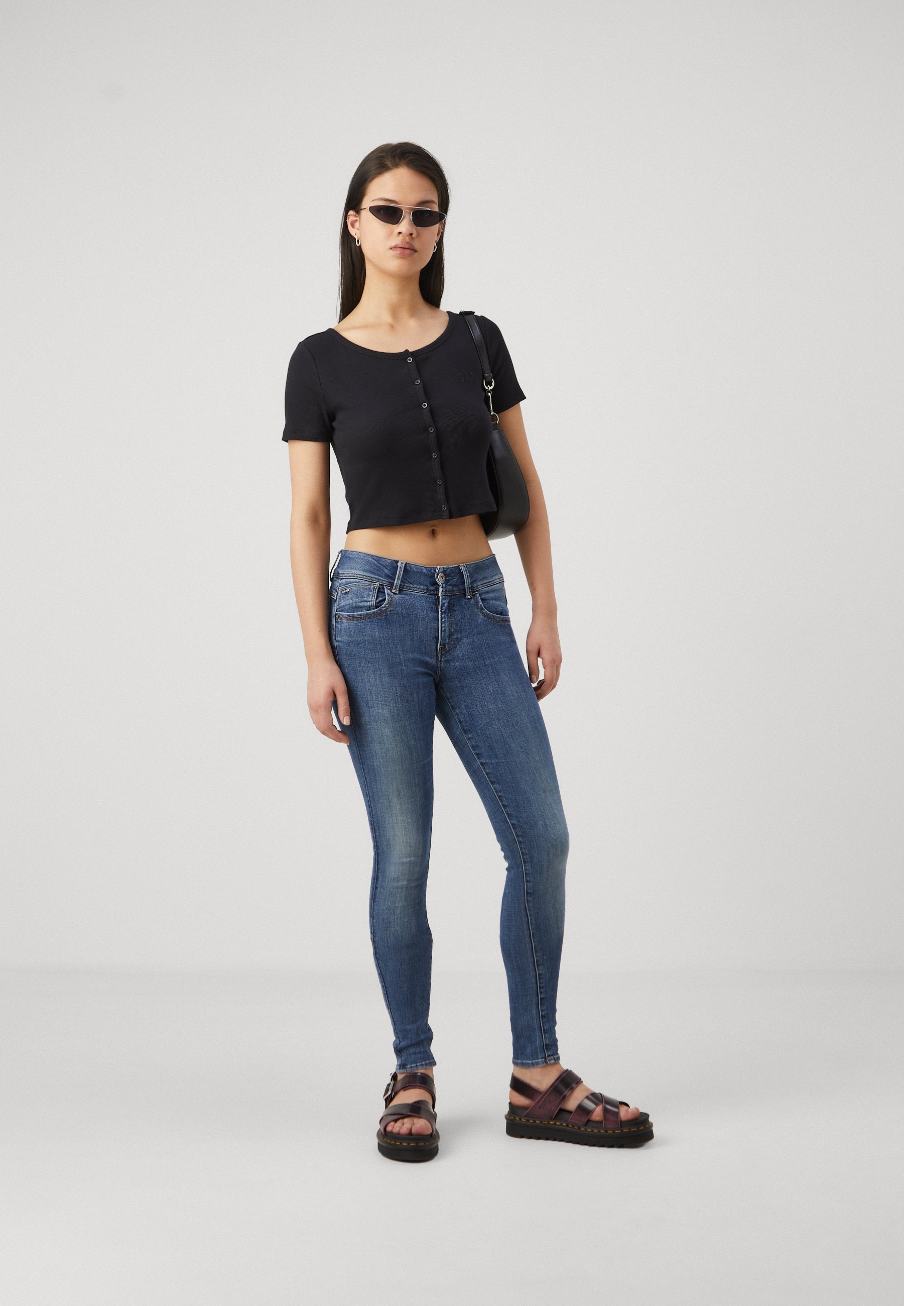 LYNN MID SUPER SKINNY WMN Media 2