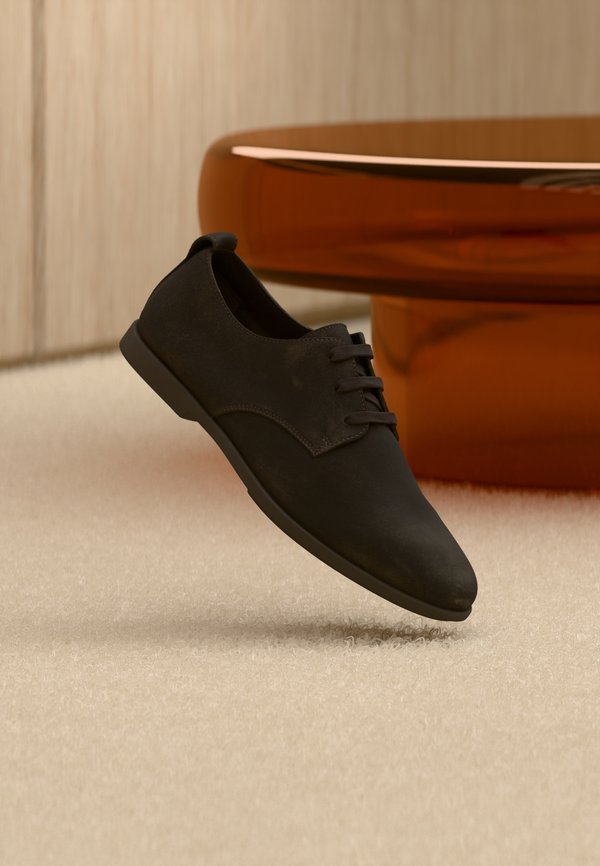 Calvin Klein DERBY
