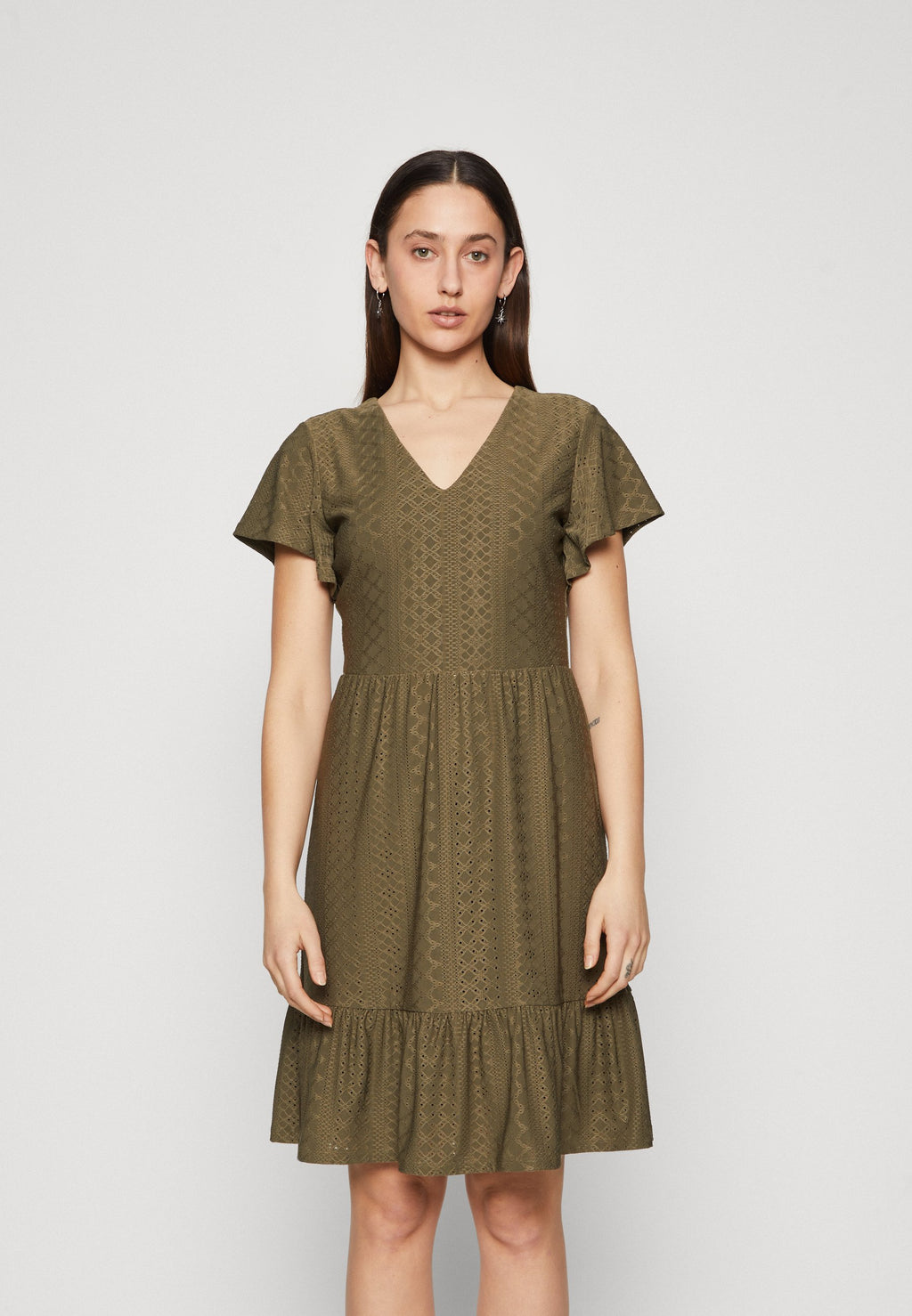 ONLSANDRA V NECK DRESS Media 3