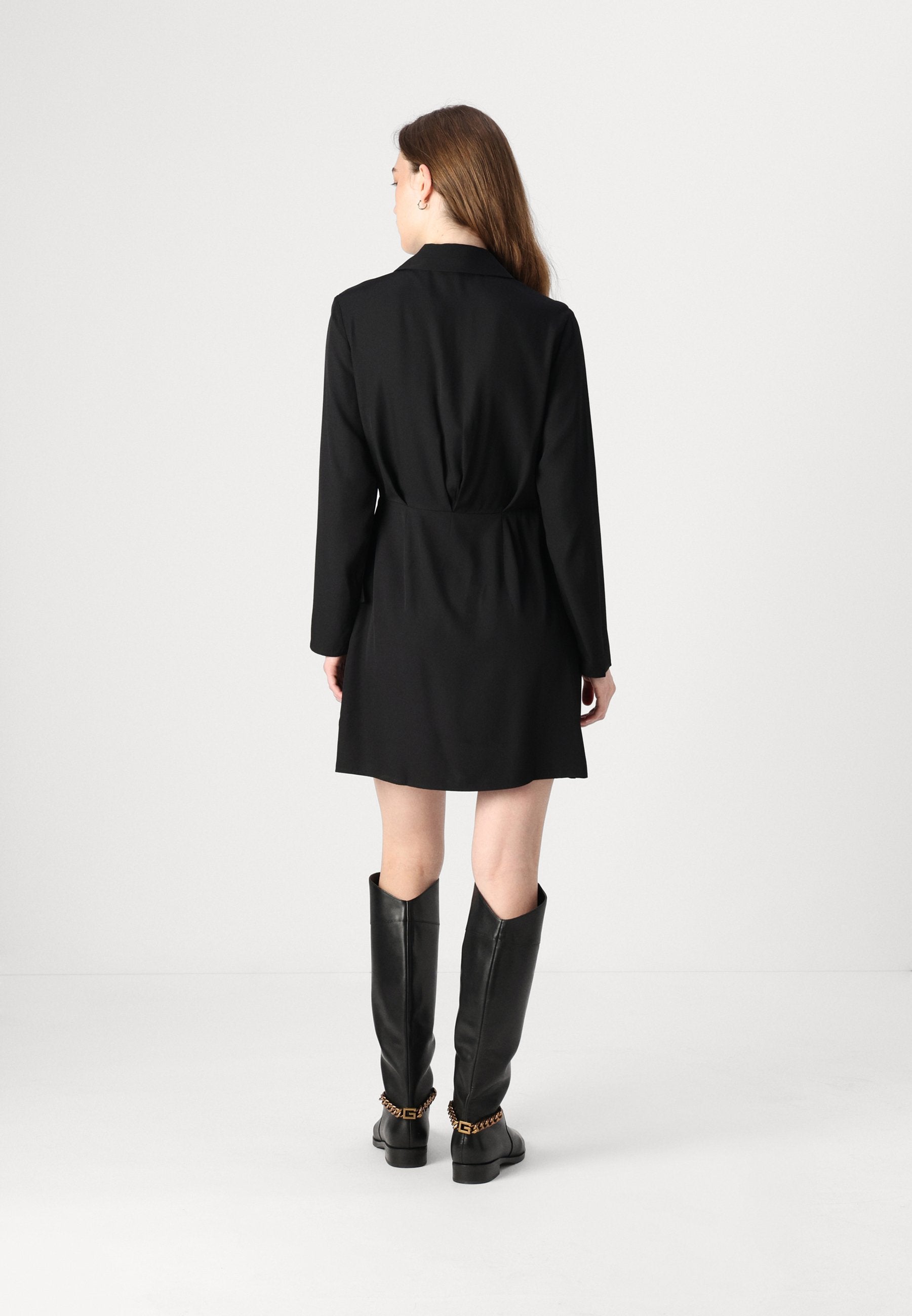 FLUID WRAP SHORT DRESS Media 4