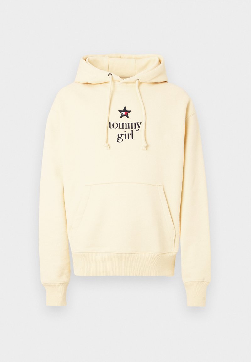 Pullover Hoodie in hellgelb, mit einer Fronttasche, Kordelzugkapuze und einem grafischen Design mit dem Text "tommy girl" und einem Stern.