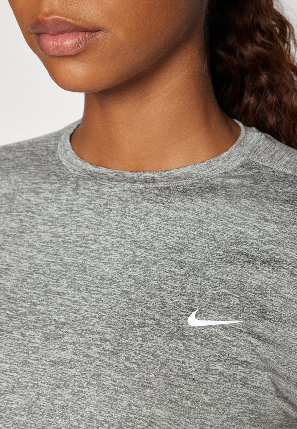 Nike Performance SWIFT