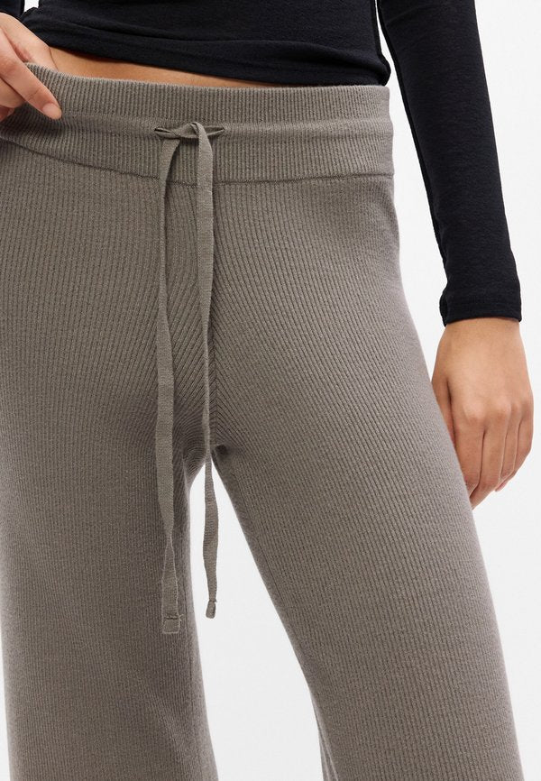 Gina Tricot TROUSERS