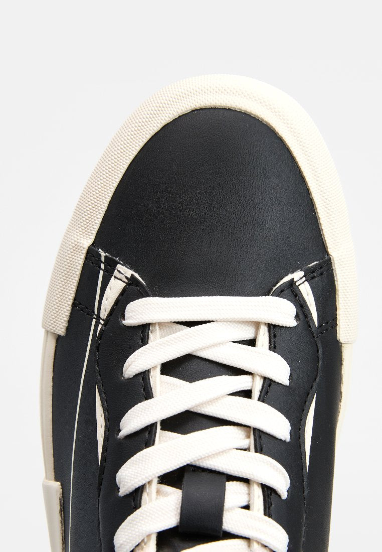 SNEAKER Media 4