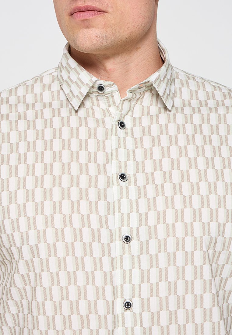 REGULAR FIT Media 3