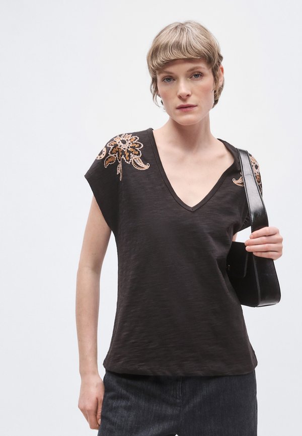 Scotch & Soda EMBROIDERED V NECK