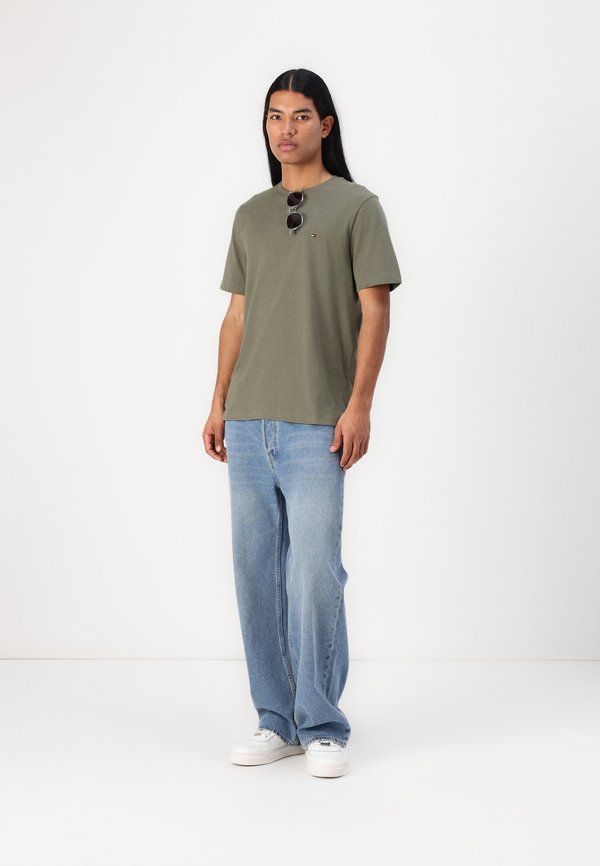 Tommy Hilfiger SEASONAL SOLID TEE CORE ESSENTIALS
