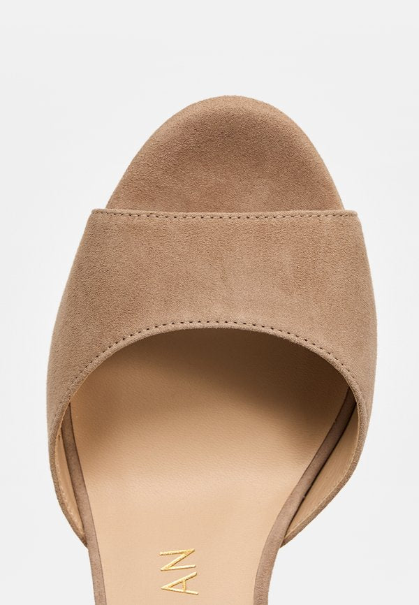 Stuart Weitzman