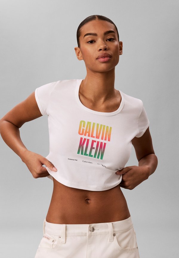 Calvin Klein Jeans PRIDE SLIM SCOOP TEE - Print T-shirt - bright white