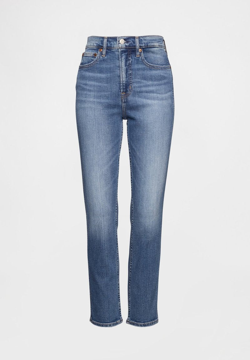 Hochgeschnittene blaue Jeans aus Denim, mit klassischem Fünf-Taschen-Design, dezenten Waschungen und geradem Bein.