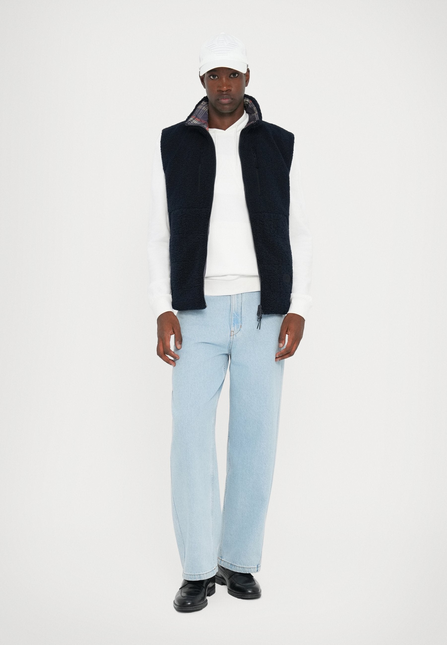 VEST REVERSIBLE Media 2