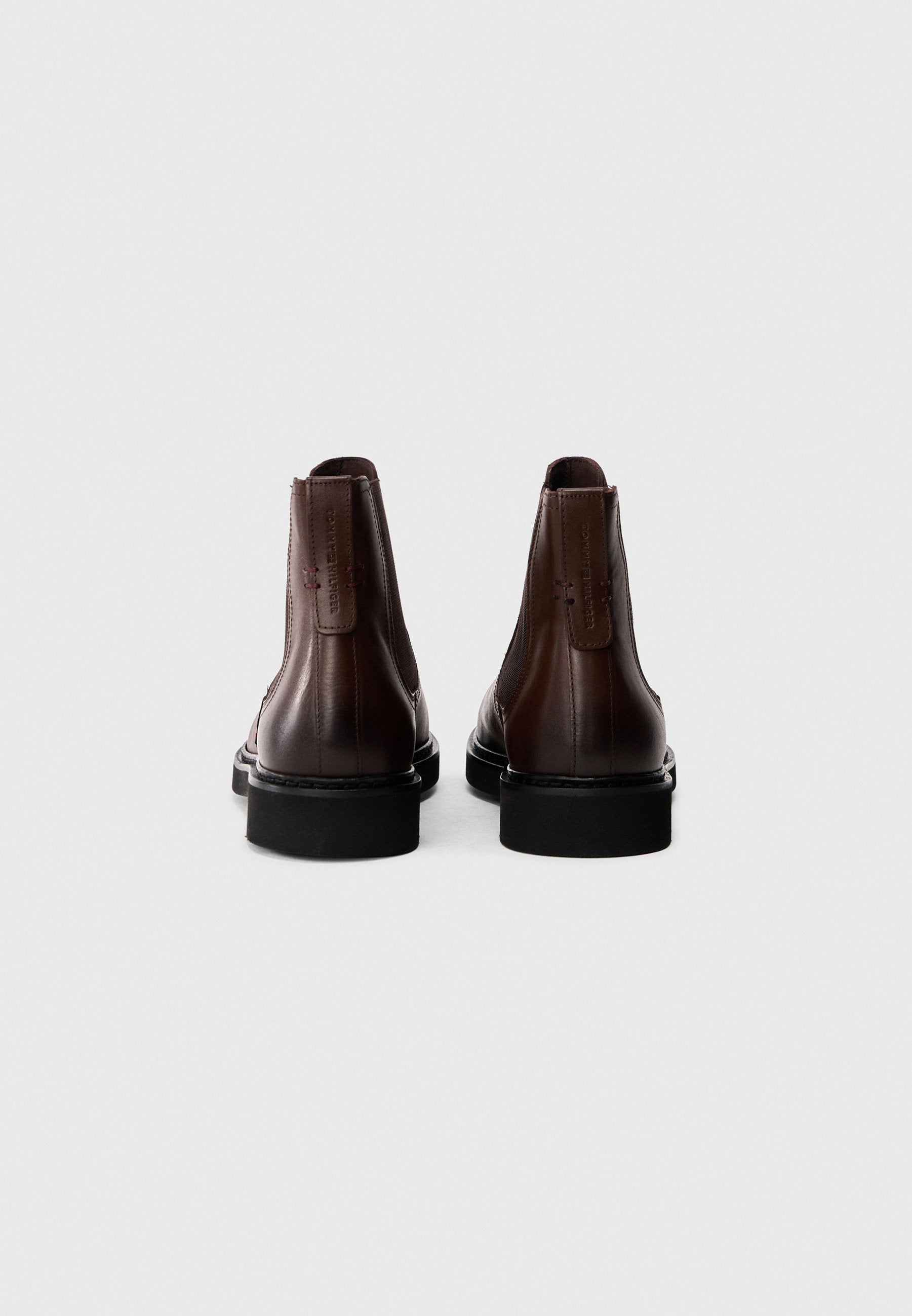 LIGHTWEIGHT LEATHER CHELSEA BOOTS Media 3