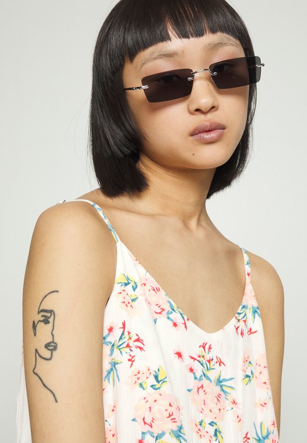 VILA Petite VIMESA LAYER SINGLET