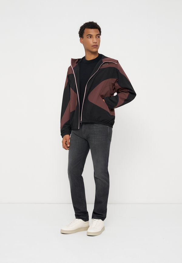 EA7 Emporio Armani