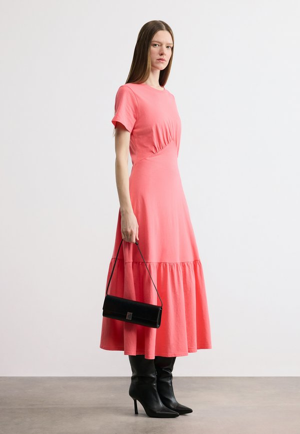 DKNY RUCHED BODICE SHORT SLEEVE TIER LONG DRESS