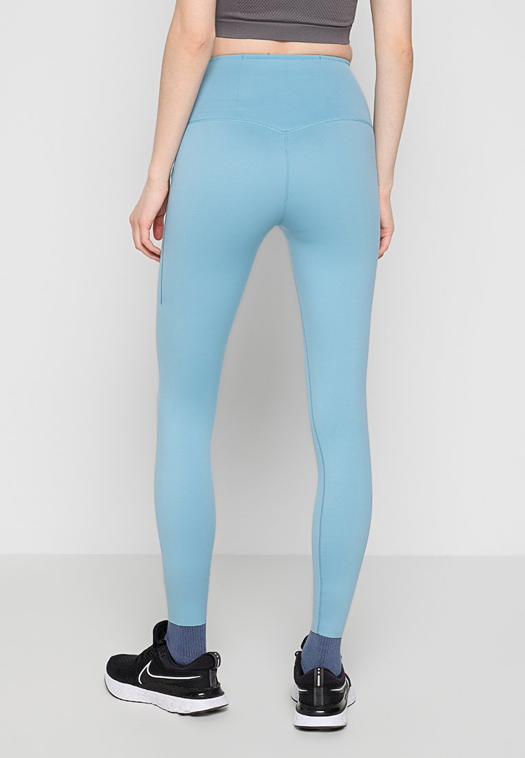Nike Performance