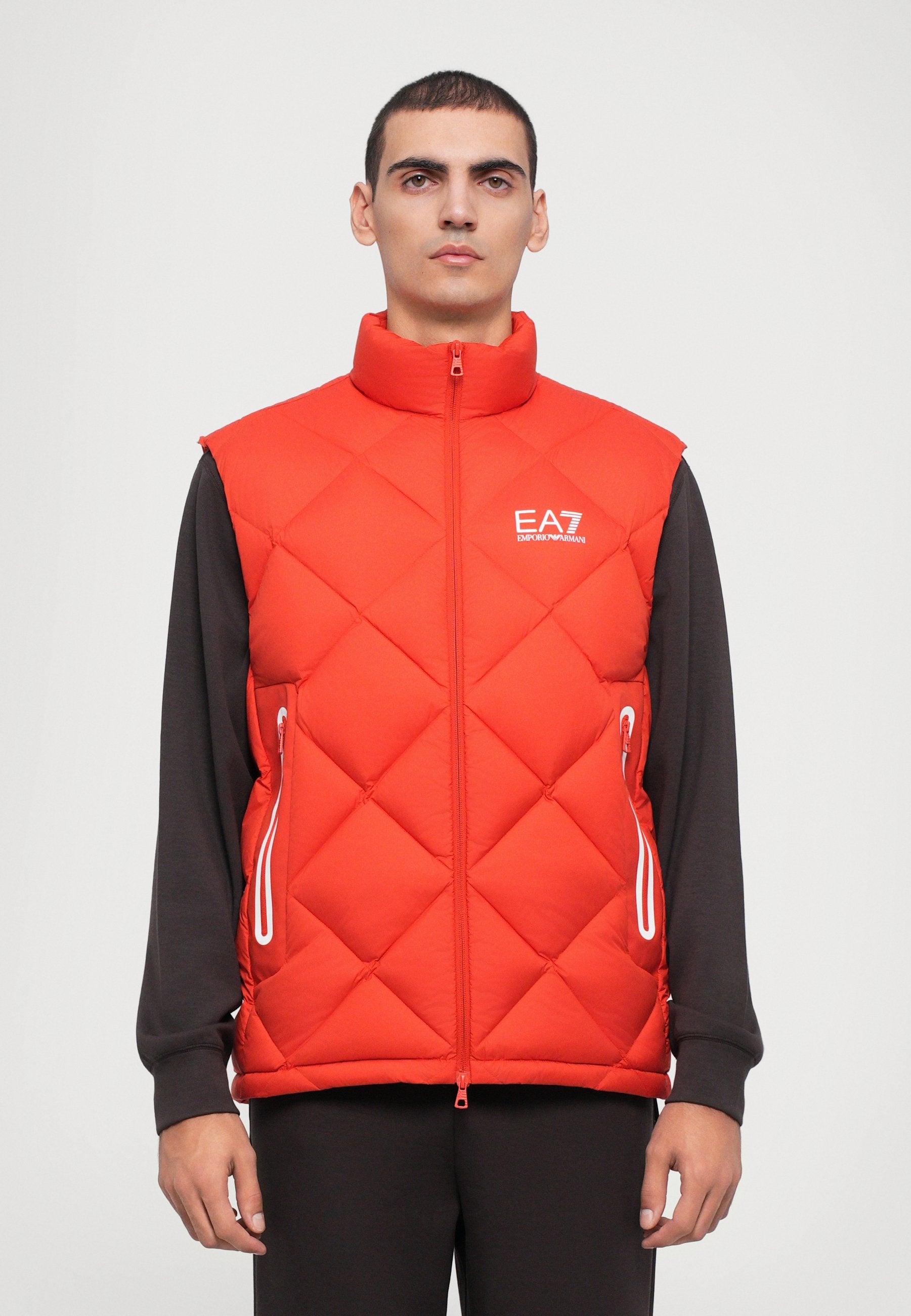 MOUNTAIN QUILTED VEST Media 3