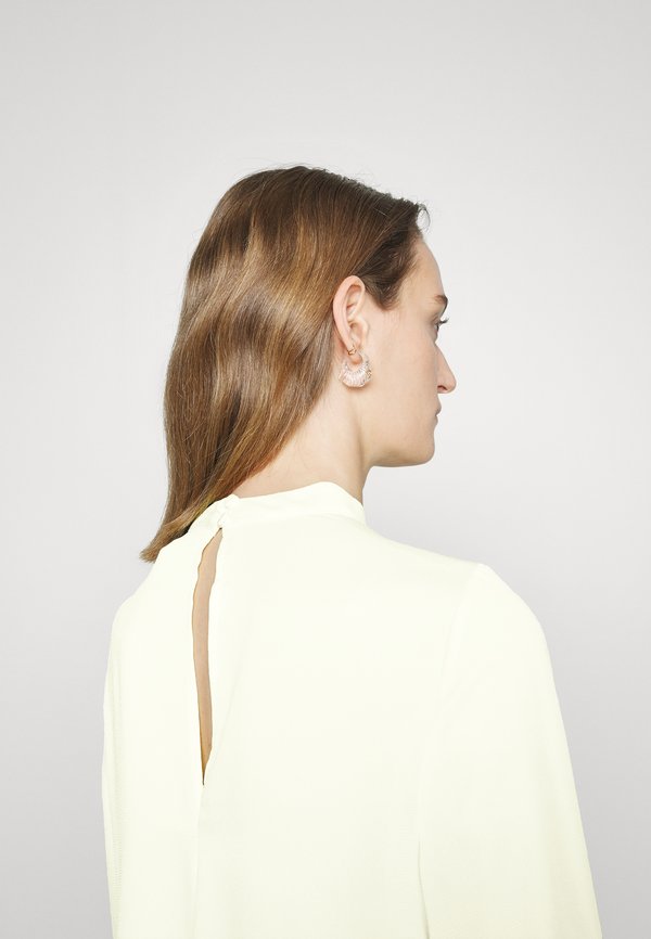 BCBGMAXAZRIA