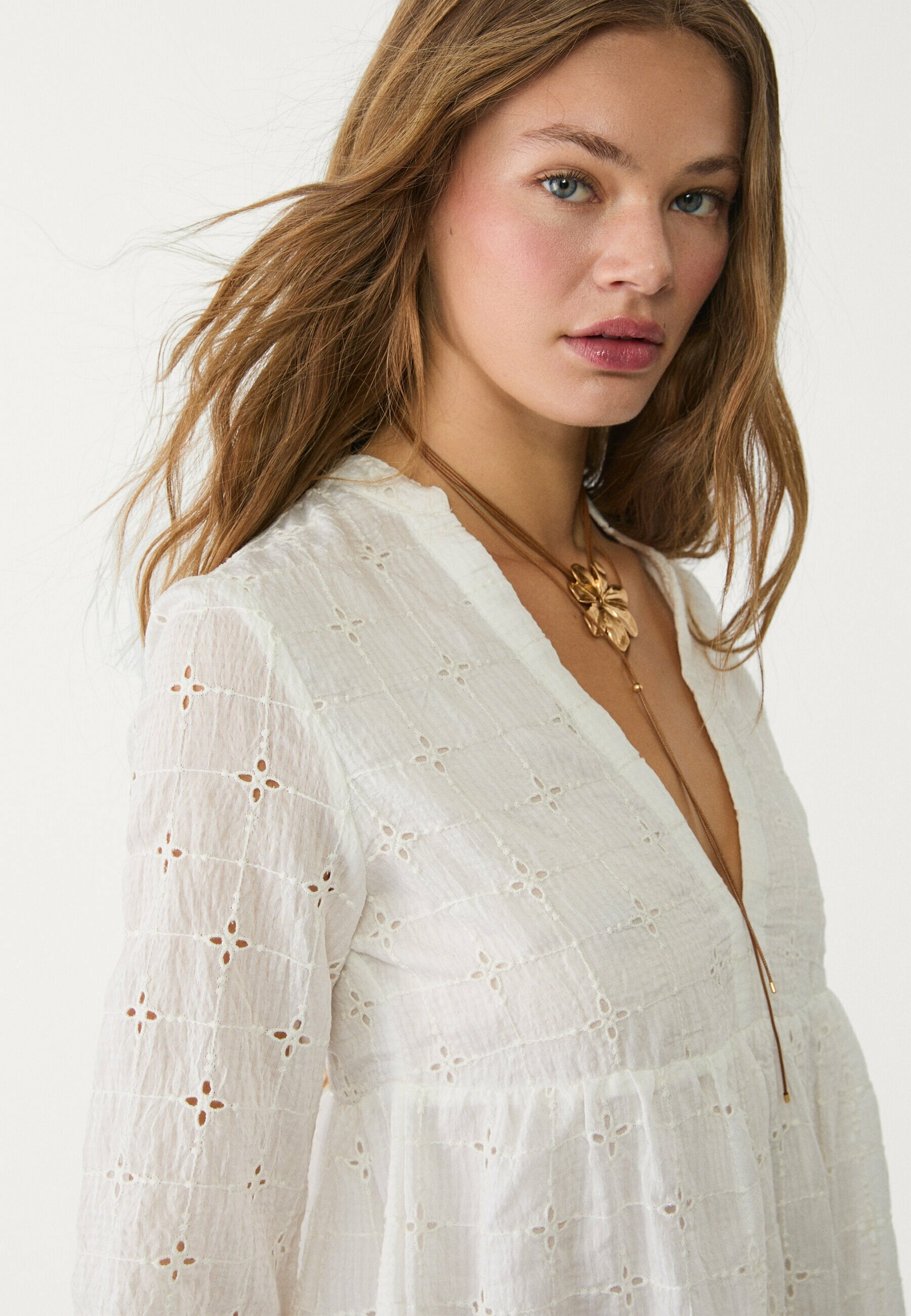 Stradivarius FLOWING WITH EMBROIDERY