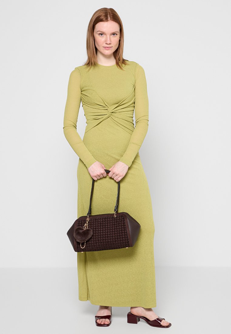 Dune London DECISIVELY